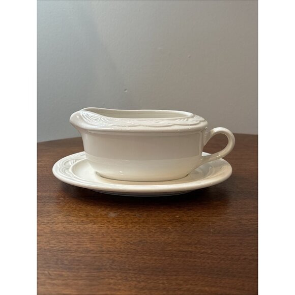Retired Pfaltzgraff Acadia White Gravy Boat and Underplate Set - Picture 4 of 9